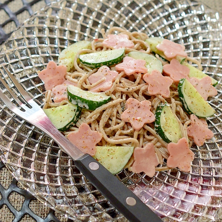 お蕎麦リメイク!きゅうりとハムの☆マヨサラダ